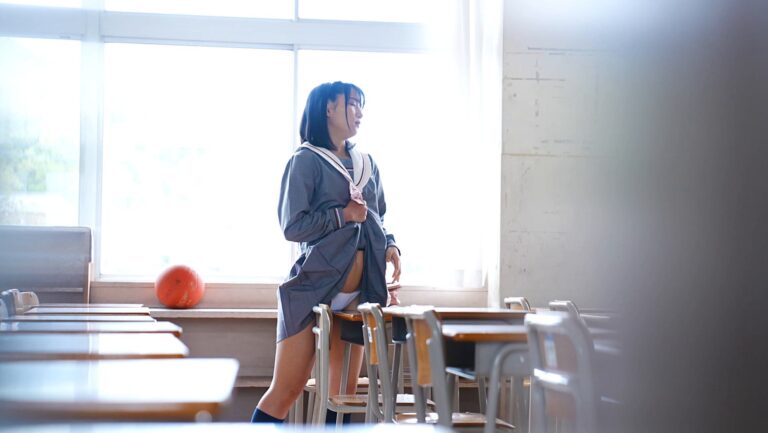 人気着エロアイドル天羽成美ちゃんが新作イメビ「私立Smash学園・学級委員長」で角オナしている画像